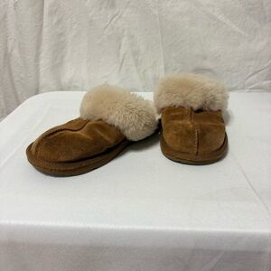 UGG Women's Scuffette II slippers in chestnut suede and sheepskin